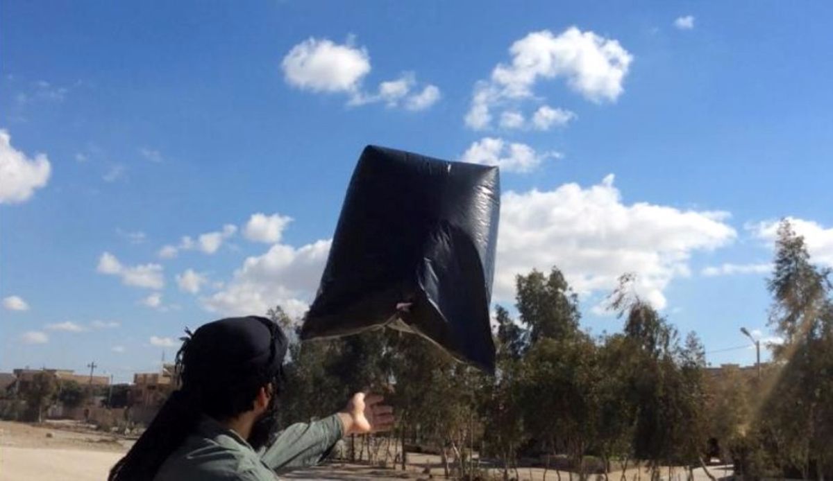 شیوه عجیب داعش برای سرنگونی جنگنده‌ها +عکس