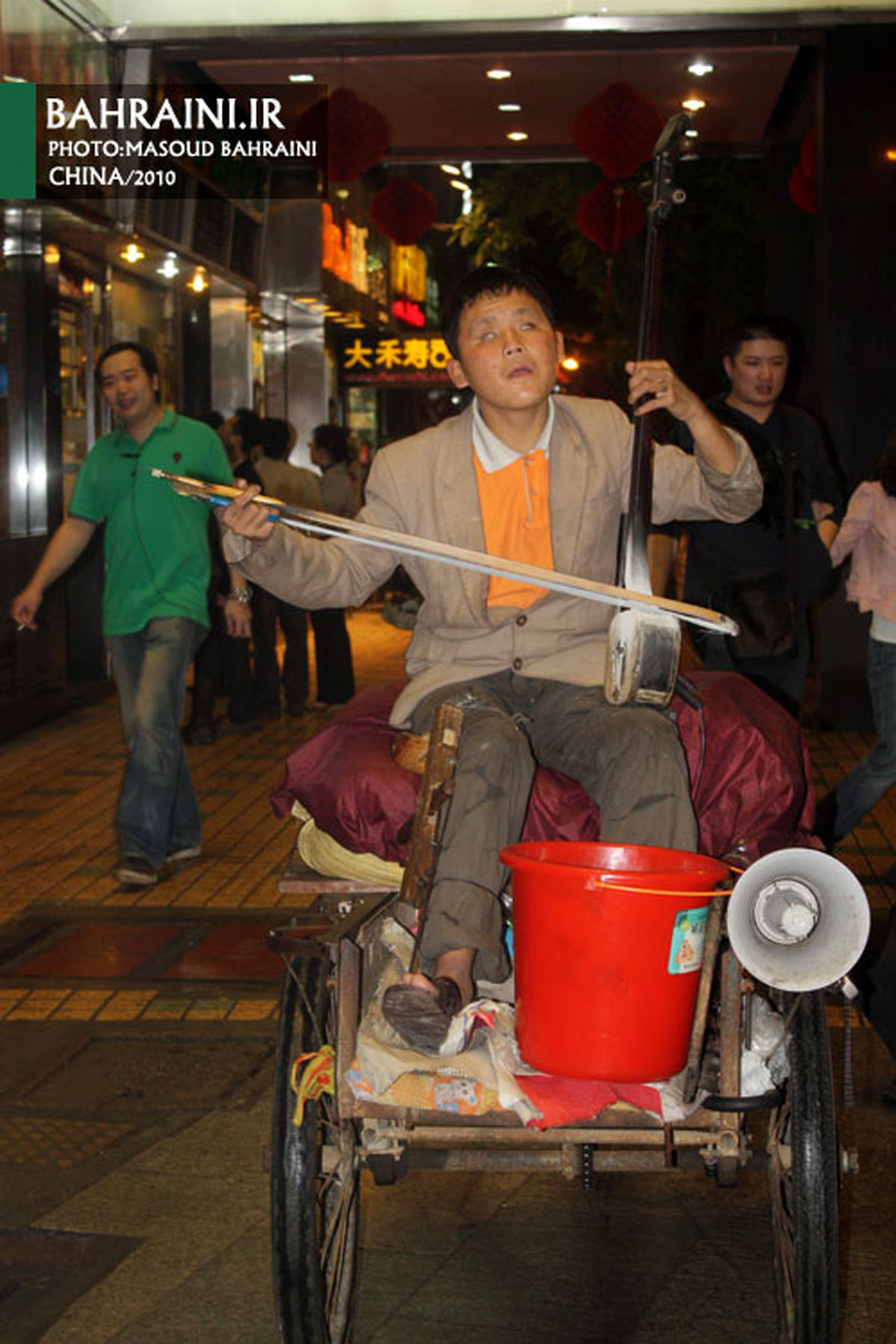 عکس: گدا از نوع چینی