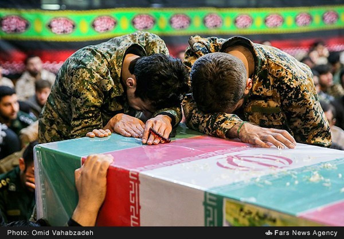 گزارش تصویری 18 آبان: از کارگاه غیرمجاز مواد آرایشی تا قدیمی‌ترین عتیقه‌فروشی اراک