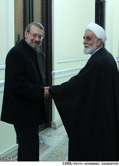 عکس/ ناطق و لاریجانی دست در دست هم