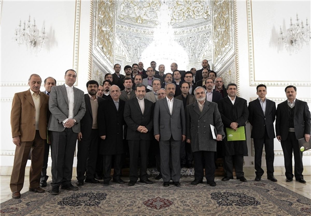 عکس یادگاری تیم مذاکره با مدیران بانکی