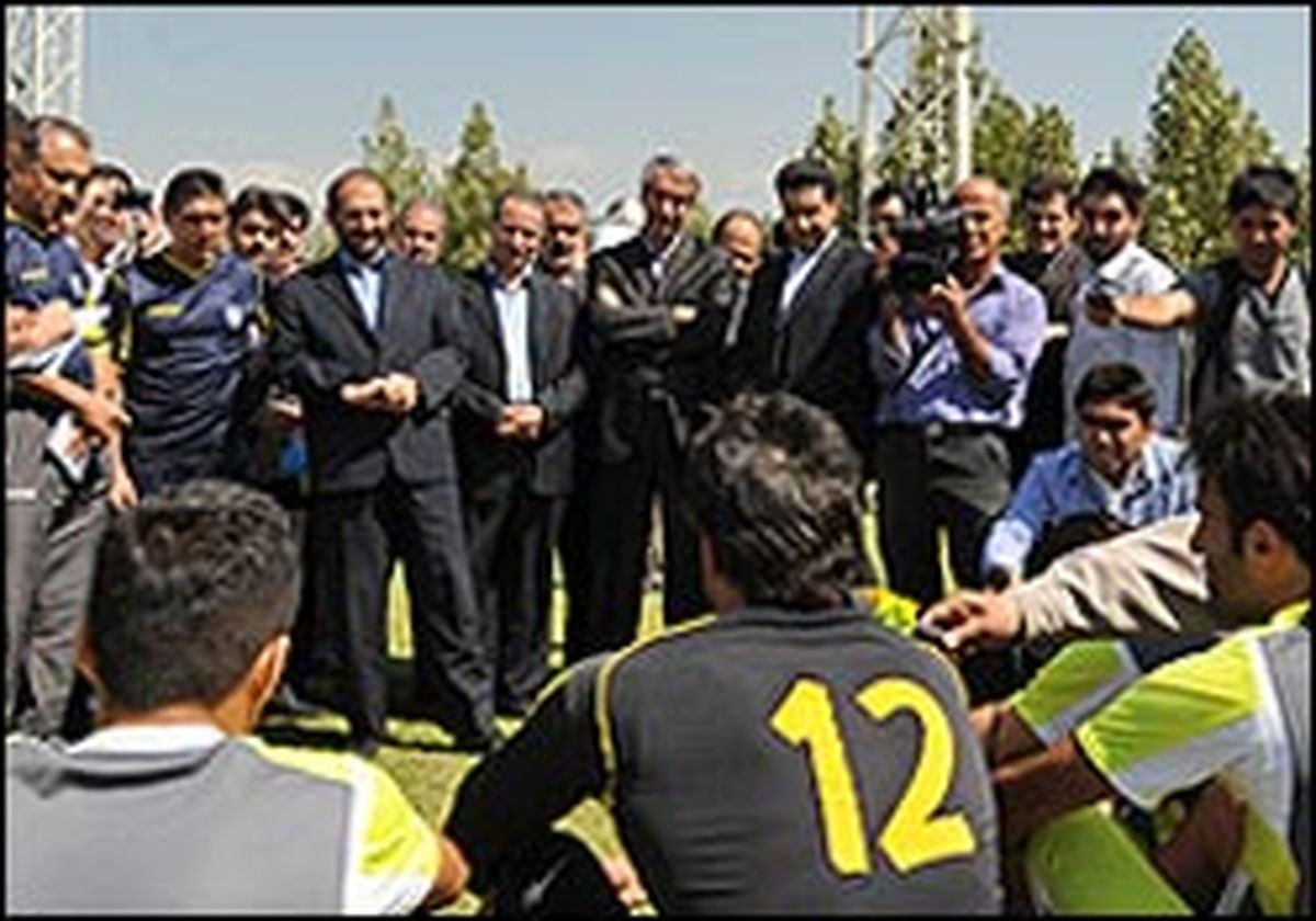 سعیدلو: چرا عکس بانوان نیست!