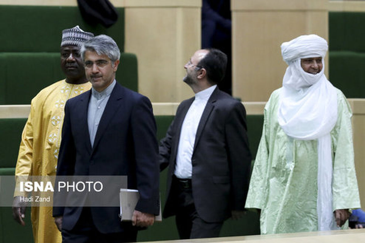 تصاویر: پوشش خاص مهمانان خاص مجلس