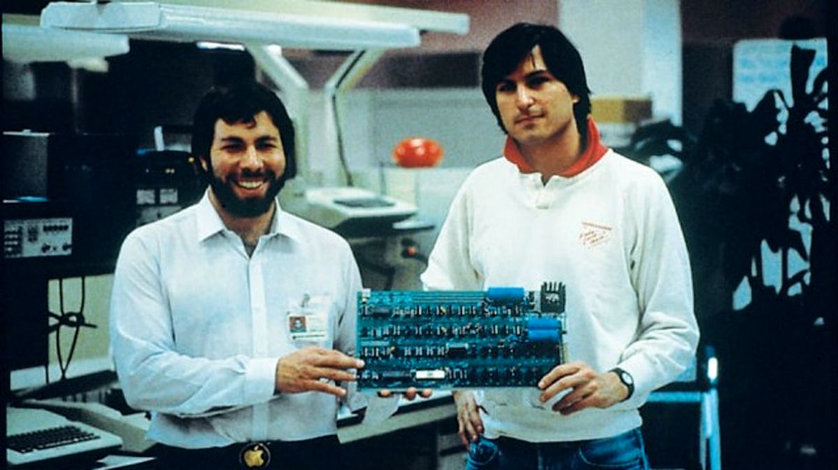 اولین تبلیغ اپــــل /عکس