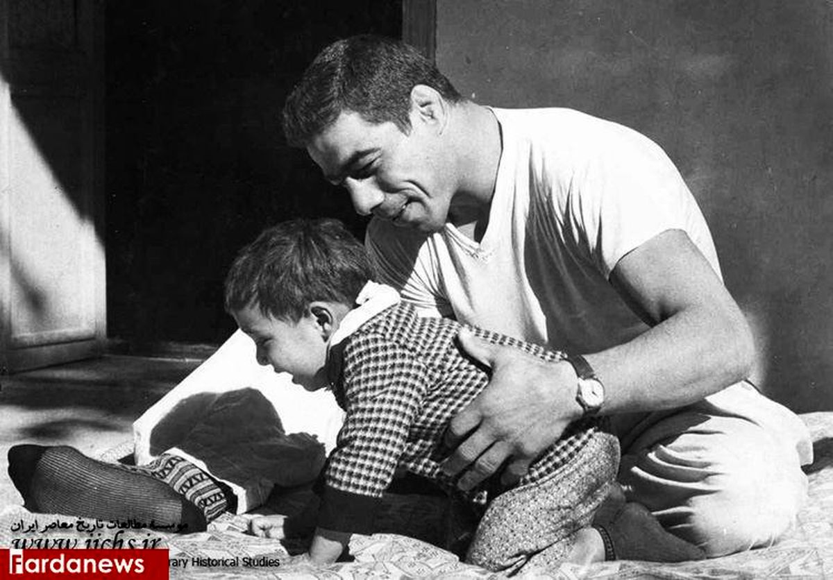 عکس: جهان پهلوان تختی و فرزند خردسالش