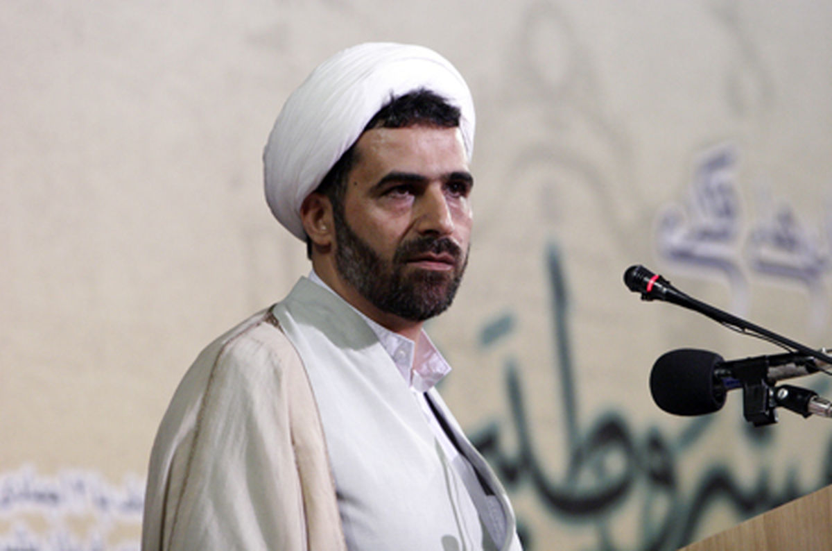 خوارج و سلفی ها سمبل افراط هستند/ باید افراطیون را حذف کرد