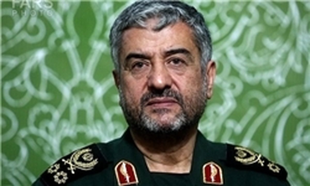 فرمانده کل سپاه عازم مناطق زلزلهزده شد