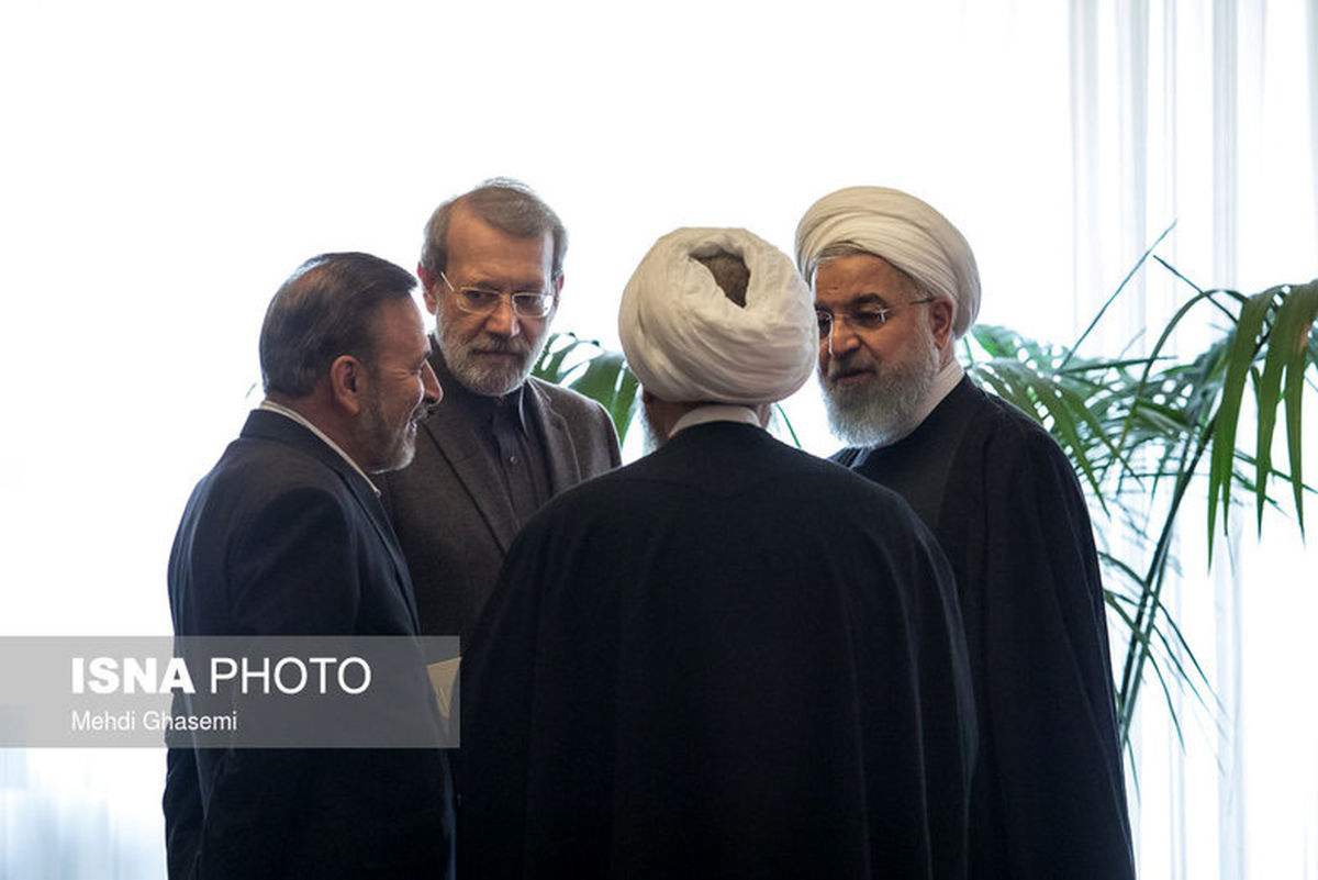 حرکت عجیب واعظی در جلسه سران قوا؟!/عکس