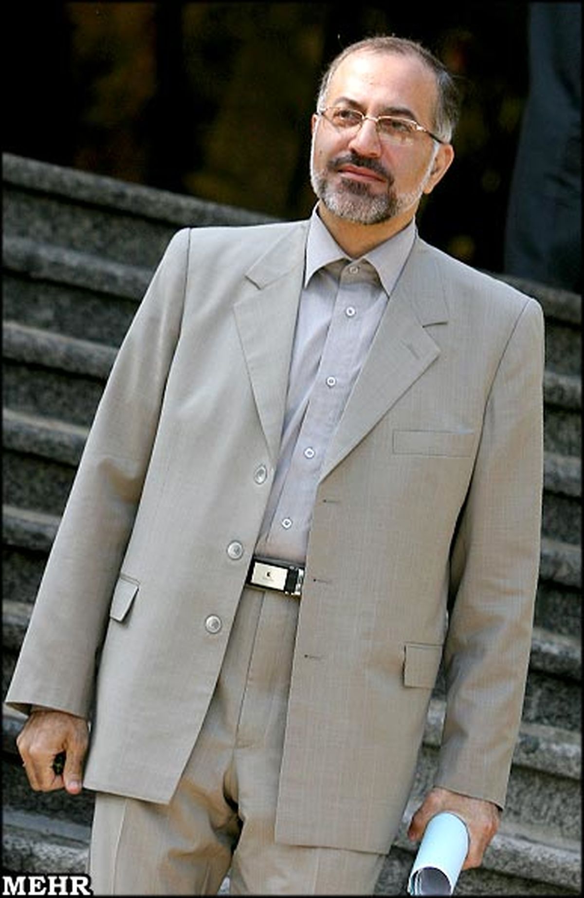 احمدی‎نژاد می‌‎ترسد دست اطرافیانش رو شود!/ مشخص است خواهر زاده مشایی و خاوری چقدر پول گرفته اند
