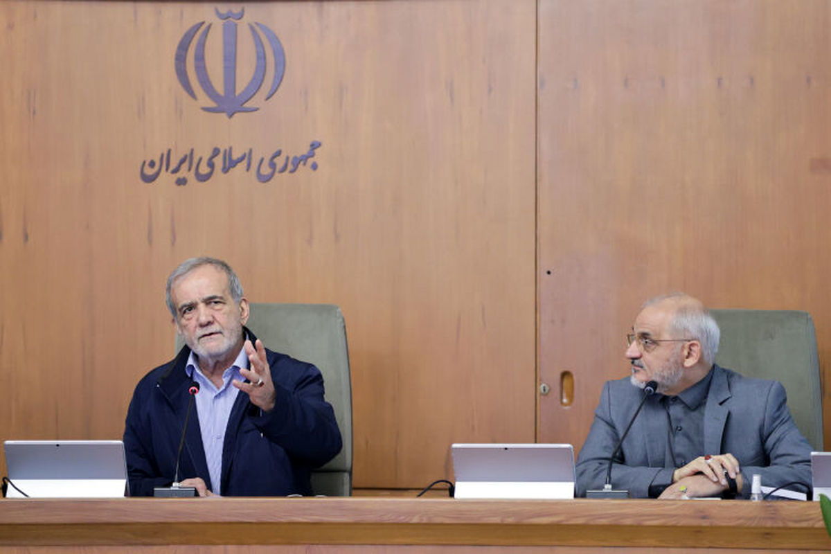 پزشکیان: آمریکا با مشاهده ناتوانی رژیم صهیونیستی، ناگزیر به میدان آمد