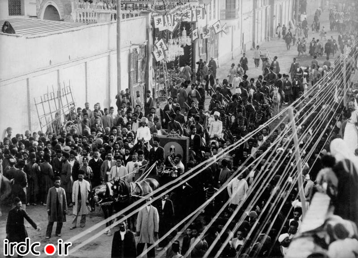 عکس/مراسمی برای انتقال یک عكس!
