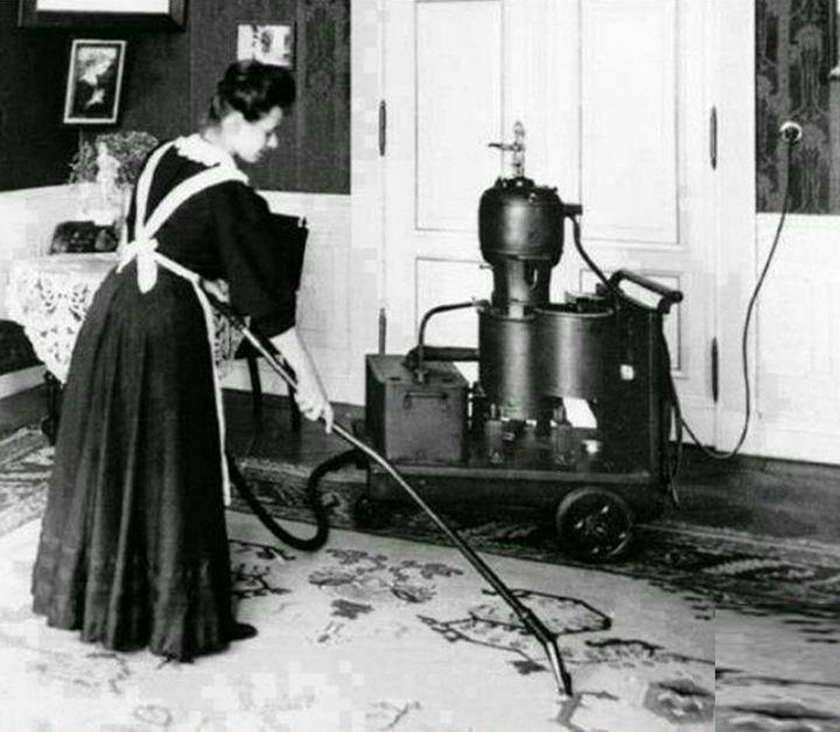 عکس: اولین جاروبرقی تاریخ با 300کیلو وزن