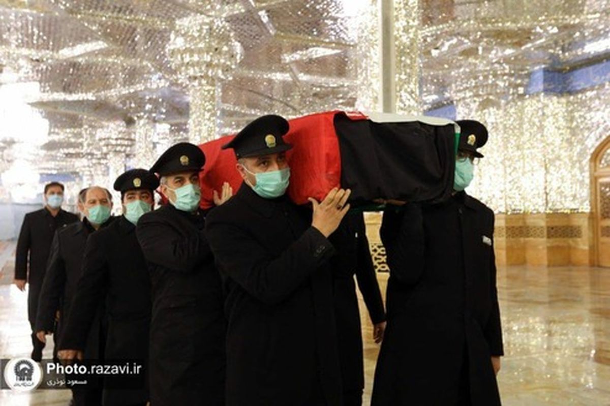 طواف پیکر آیتالله مصباح یزدی در حرم مطهر رضوی +عکس