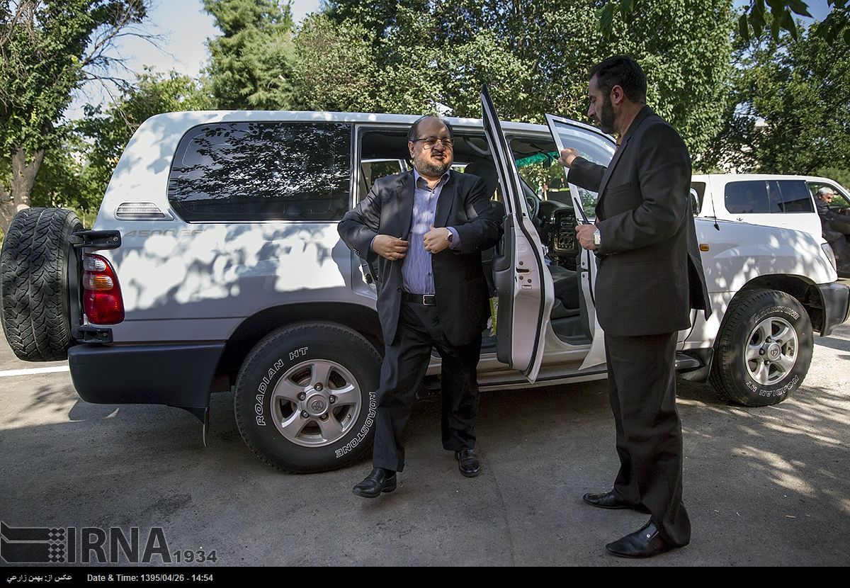 عکس: خودرو شریعتمداری در سفر به کرمانشاه