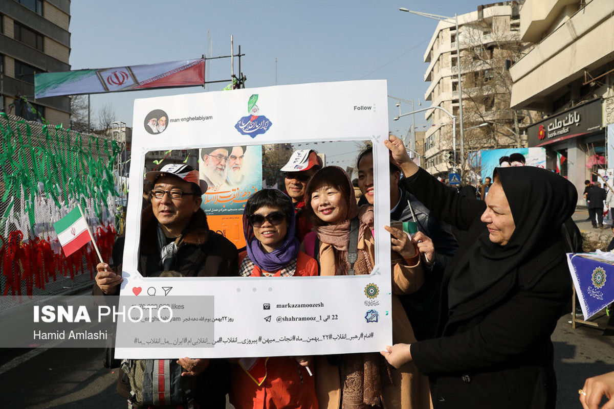 عکس: چشم بادامی‌ها در راهپیمایی ۲۲ بهمن