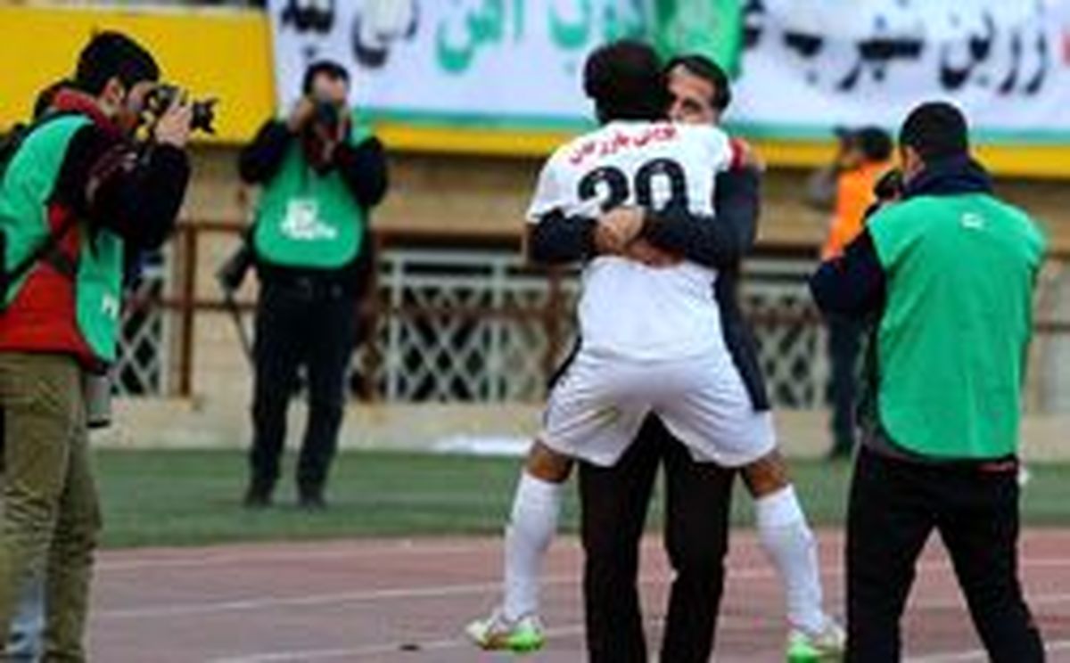 آذری: قلعه‌نویی با سپاهان مذاکره نکرده است