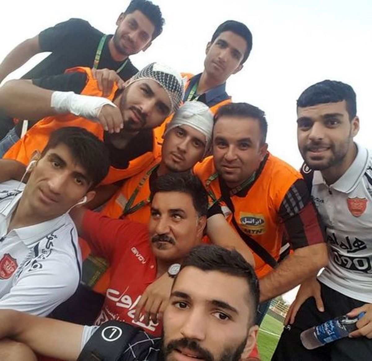 عکس یادگاری پرسپولیسی‌ها با سرشکسته‌ها