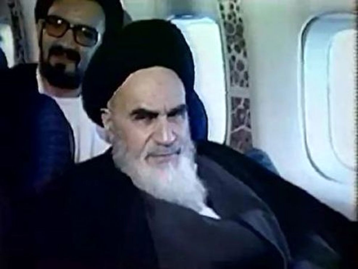 احساس امام خمینی (ره) لحظاتی قبل از ورود به ایران +فیلم
