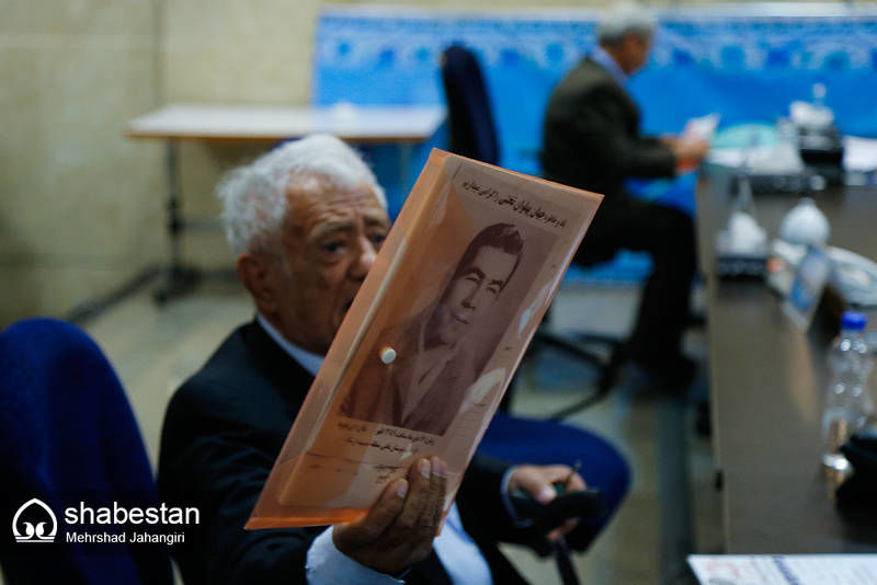 عکس: کاندیدایی که با عکس جهان پهلوان تختی آمد
