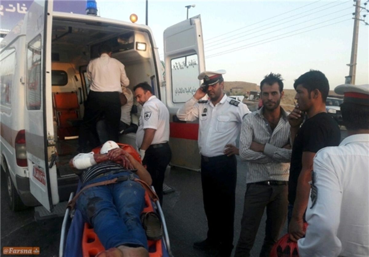 برخورد کامیون و پراید در محور رودهن +تصاویر