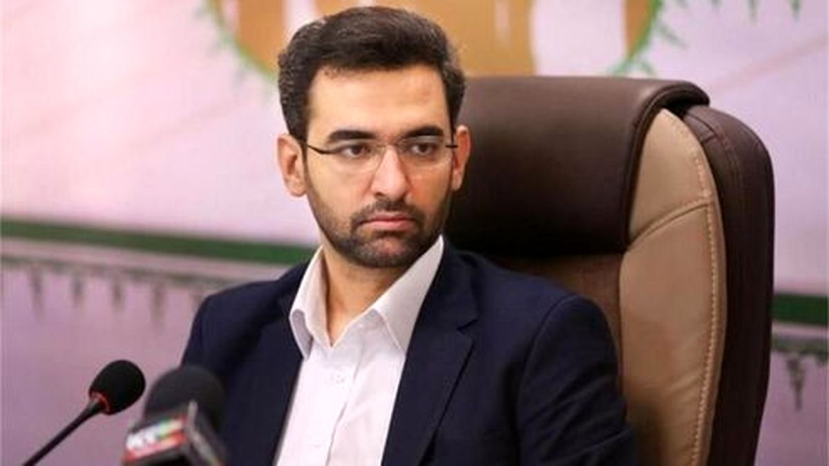 تصویری متفاوت از وزیر ارتباطات که در فضای مجازی دست به دست می‌شود
