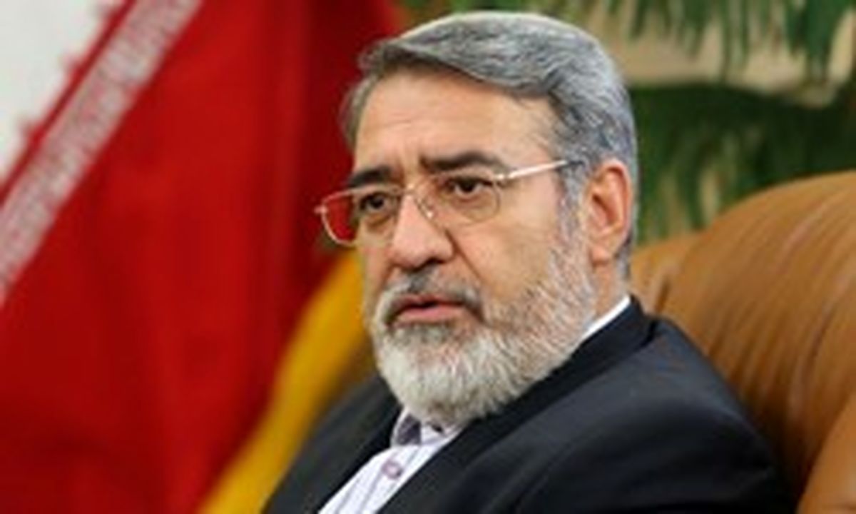 وزیر کشور: توهین به پلیس پذیرفته نیست