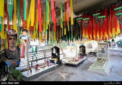 تصاویر: گلباران مزار مطهر شهدای مدافع حرم‎