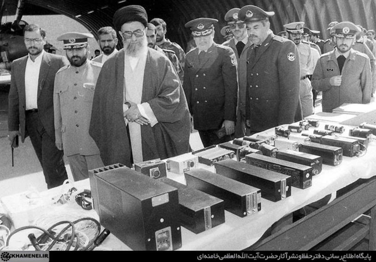 شهید ستاری در کنار رهبر انقلاب/تصاویر