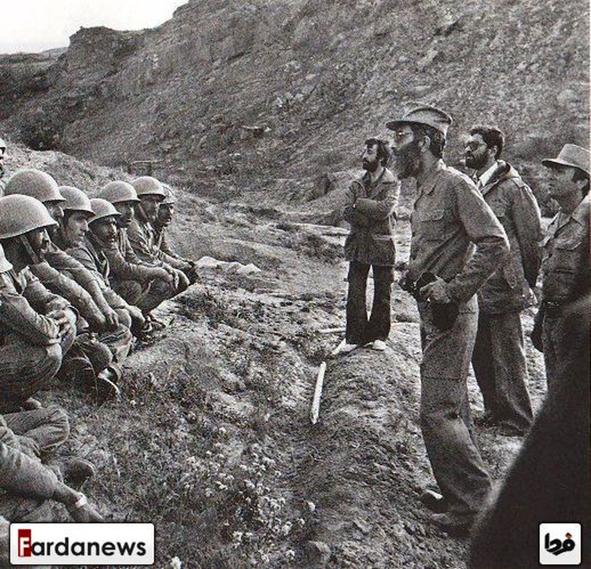 عکس/بازدید آیت‌الله خامنه‌ای از جبهه‌ها