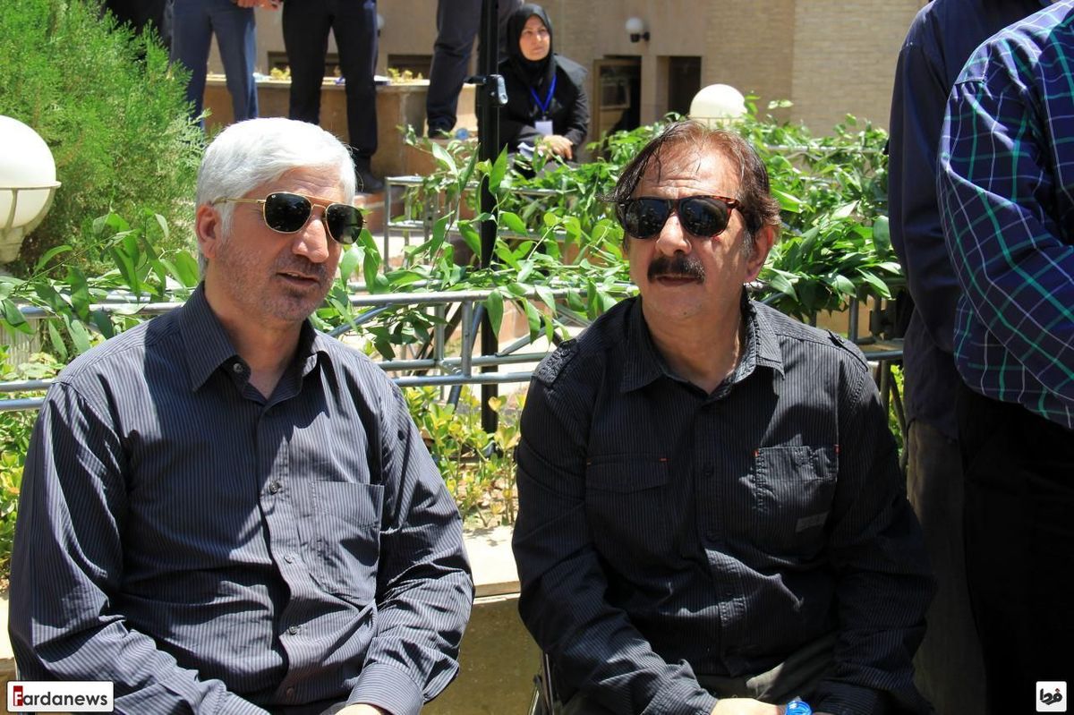 عکس: کارگردان مشهور در تشییع شهدای غواص