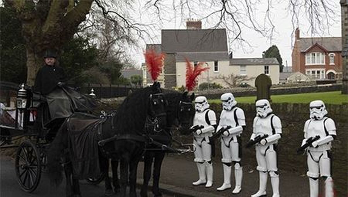 خاکسپاری‌ها به‎شیوه جنگ‎ستارگان+تصاویر