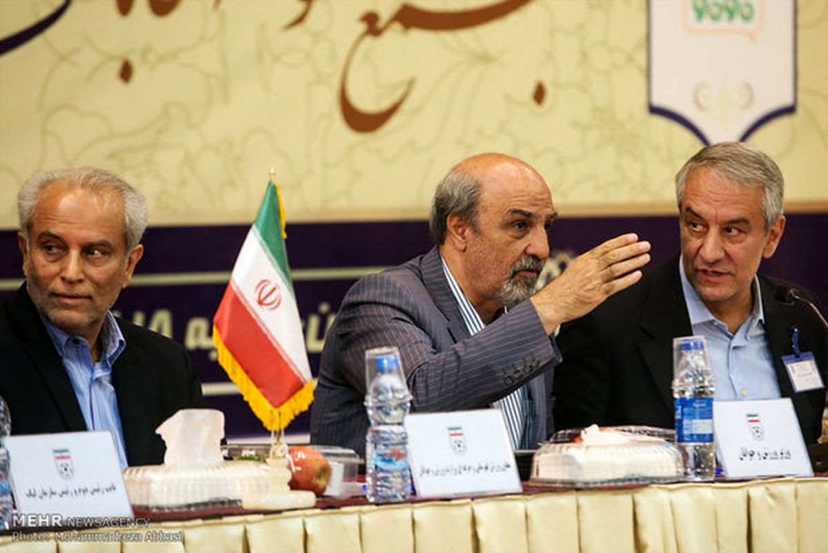 وزارت ورزش فوتبال را دربست می‌خواهد/ باید لهجه خاص داشته باشید!