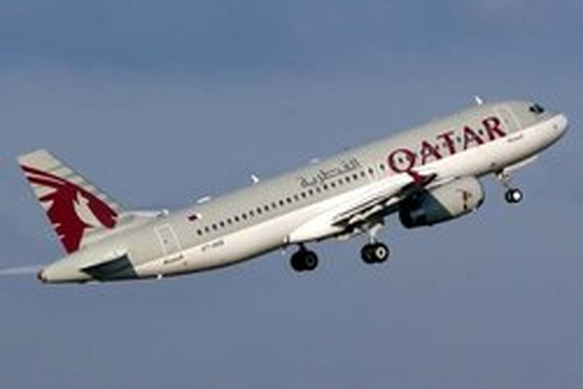 برخاستن دود از چرخ‌های هواپیمای قطری درفرودگاه امام