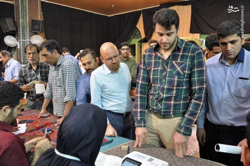 عکس: علی ضیاء پای صندوق رای