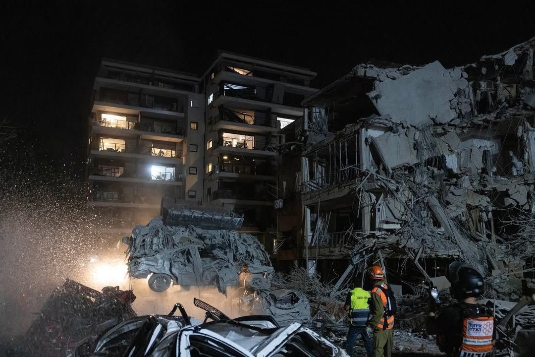 اولین تصاویر از بلایی که موشک‌های ایرانی بر سر تل آویو آوردند