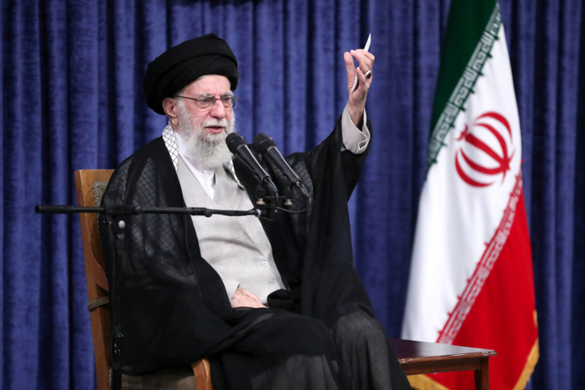 برگزاری مراسم بزرگداشت شهدای جنگ تحمیلی اخیر با حضور و سخنرانی رهبر معظم انقلاب