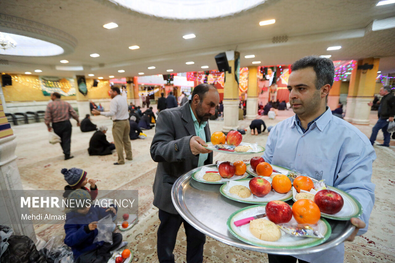 تصاویر: شیرینی خوران اعیاد شعبانیه در زنجان 