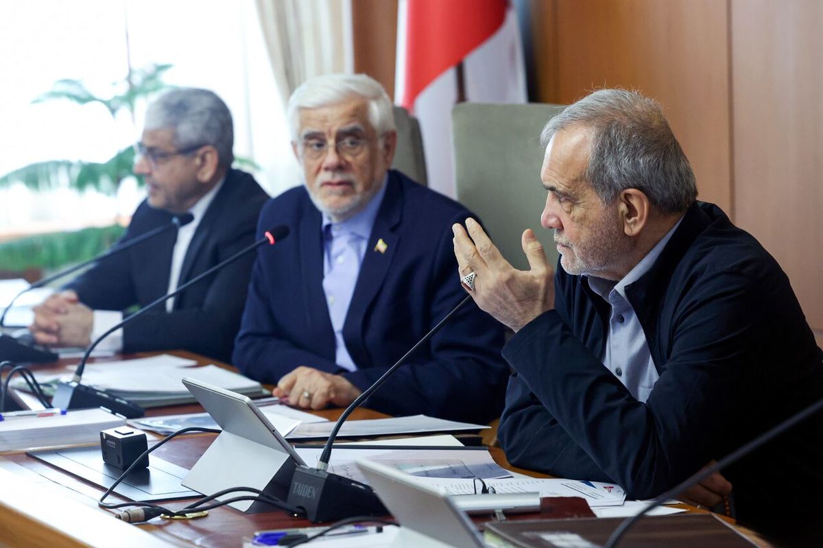 مراقب قطب‌بندی‌های کاذب و اختلافات داخلی باشیم