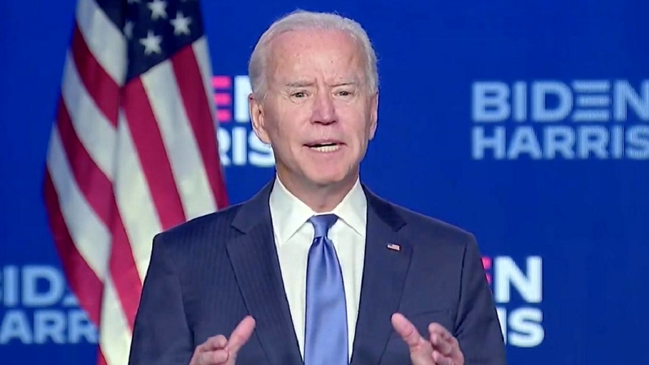 پاسخ بایدن به رسانه‌ها از روی نوشته