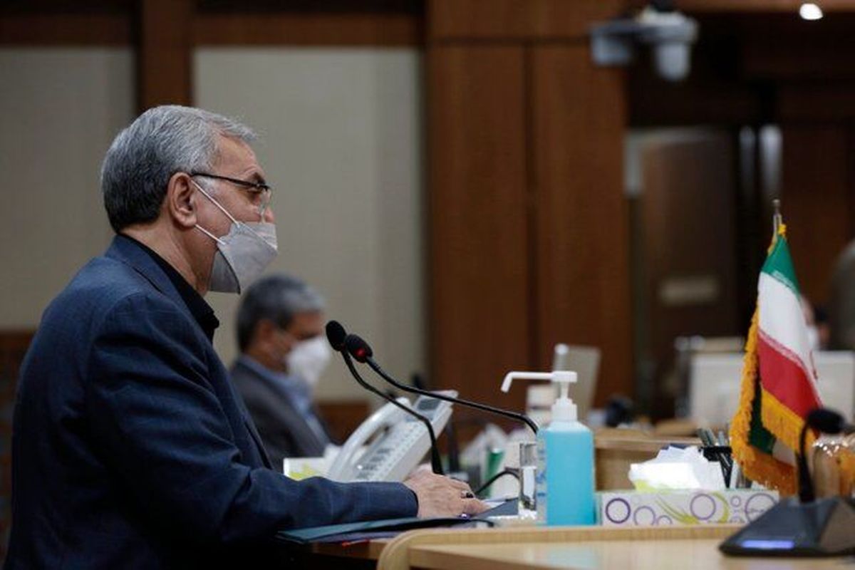 توصیه مهم وزیر بهداشت درباره واکسیناسیون/در اواسط موج ششم هستیم