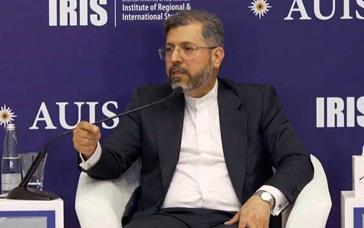 معاون عراقچی: تنگه هرمز باز است