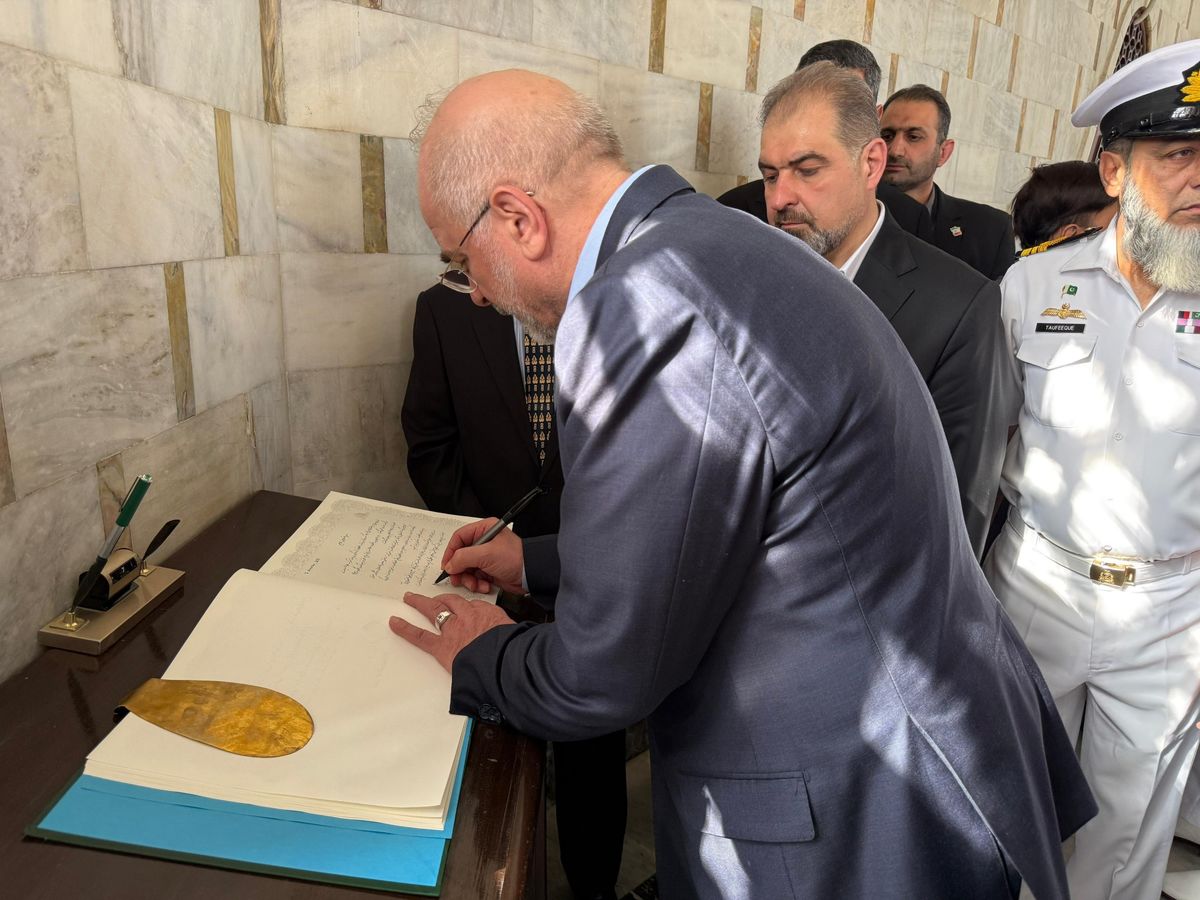 ادای احترام قالیباف به محمد علی جناح بنیانگذار فقید پاکستان +عکس