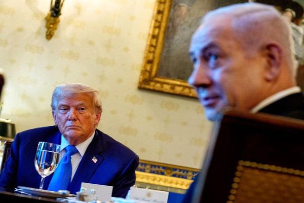 هدیه جدید نتانیاهو به ترامپ؛ مجسمه کبوتر صلح! + عکس