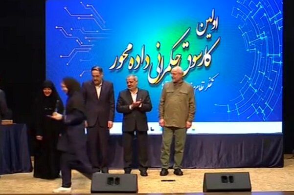 تجلیل قالیباف از دانشآموزان نخبه