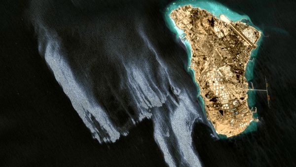 منشأ آلودگی اطراف جزیره خارگ چه بود؟