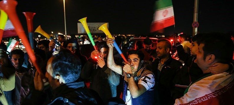 شادی وطن‌دوستان در شب پیروزی