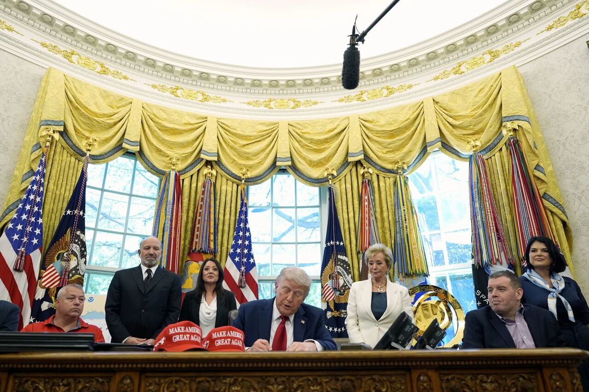 ترامپ فرمان کاهش عوارض تعرفه‌های خودرو را امضا کرد