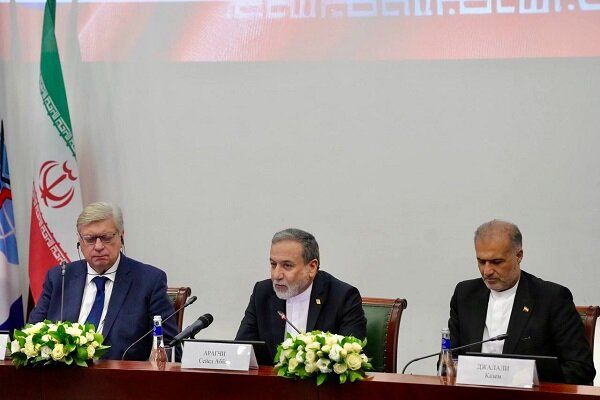 عراقچی: آمریکا جهان را به سمت بی قانونی پیش می‌برد