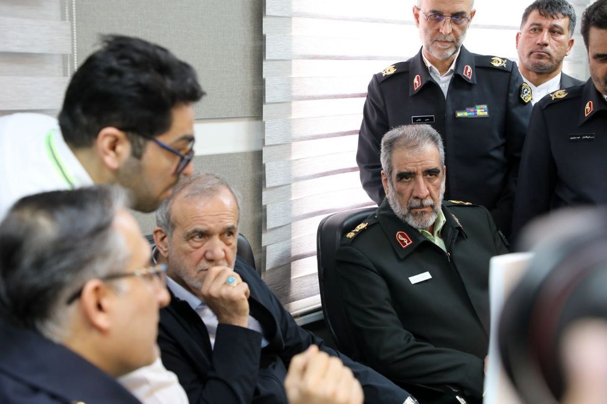 بازدید سرزده پزشکیان از ستاد پلیس راهور تهران بزرگ