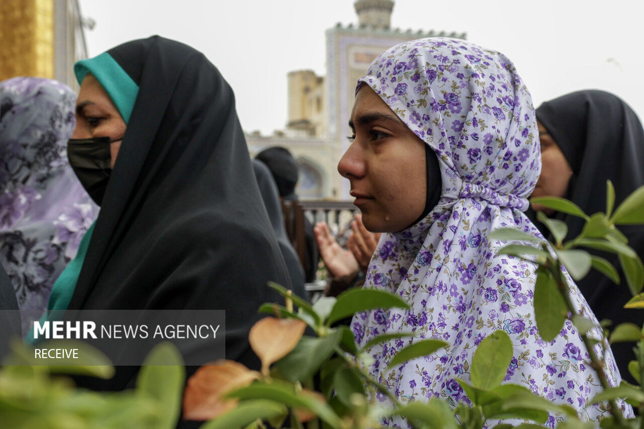 تصاویر: تشرف دختران دهه هشتادی به حرم مطهر امام رضا(ع)